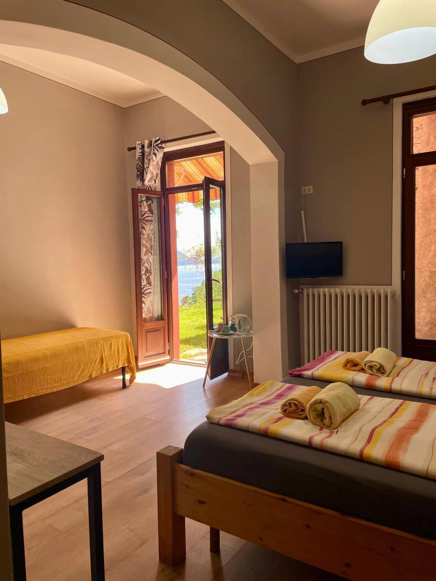 Villa Angelina Guest House カンネロ・リヴィエーラ エクステリア 写真